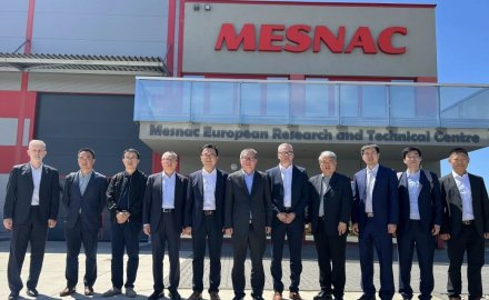 商务部欧洲司司长余元堂一行到软控欧洲研发中心调研