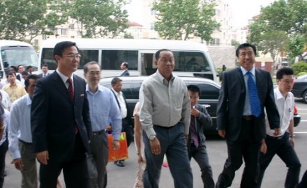 缅甸国家和平与发展委员会第一秘书长丁昂敏乌一行到软控考察